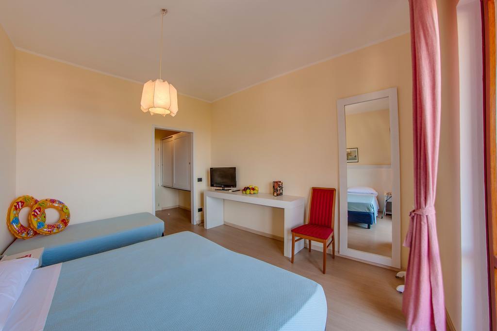 Hotel Del Golfo - Dependance Прокио Стая снимка