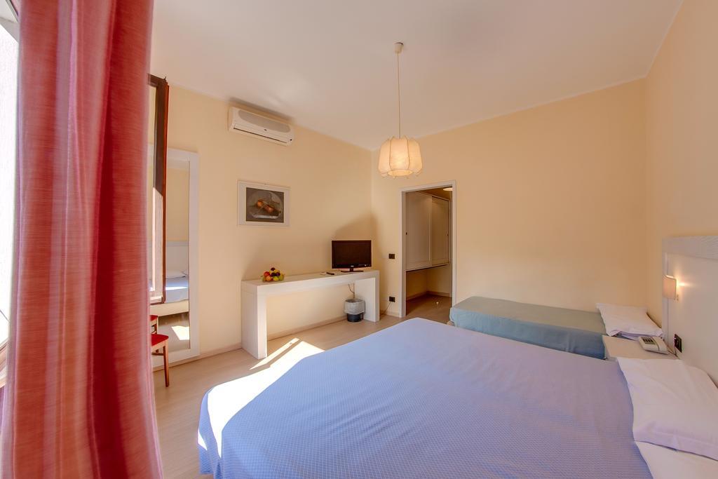 Hotel Del Golfo - Dependance Прокио Стая снимка
