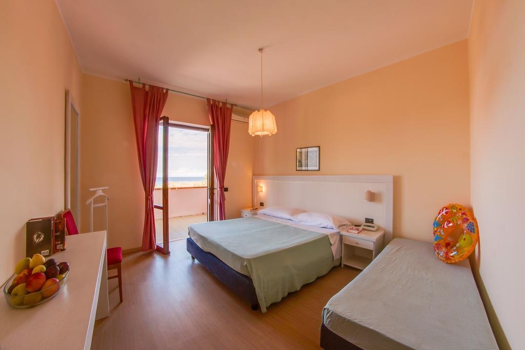 Hotel Del Golfo - Dependance Прокио Стая снимка